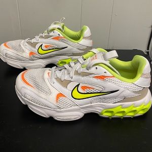 Nike Zoom Air Fire 🔥 size 9 but runs a little small!